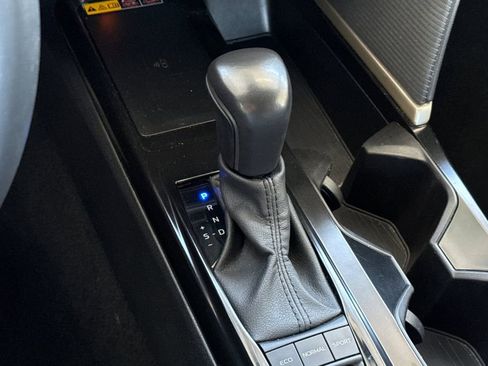 Used 2025 Toyota Camry SE FWD image 31
