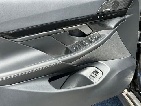 Used 2025 BMW 530i xDrive image 10