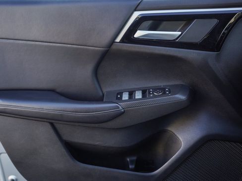 Used 2023 Mitsubishi Outlander SE image 36