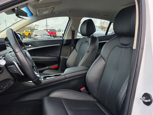 Used 2025 Genesis G70 2.5T AWD/4WD image 13