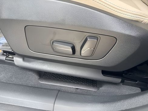 Used 2025 BMW X2 xDrive28i w/ Convenience Package image 10