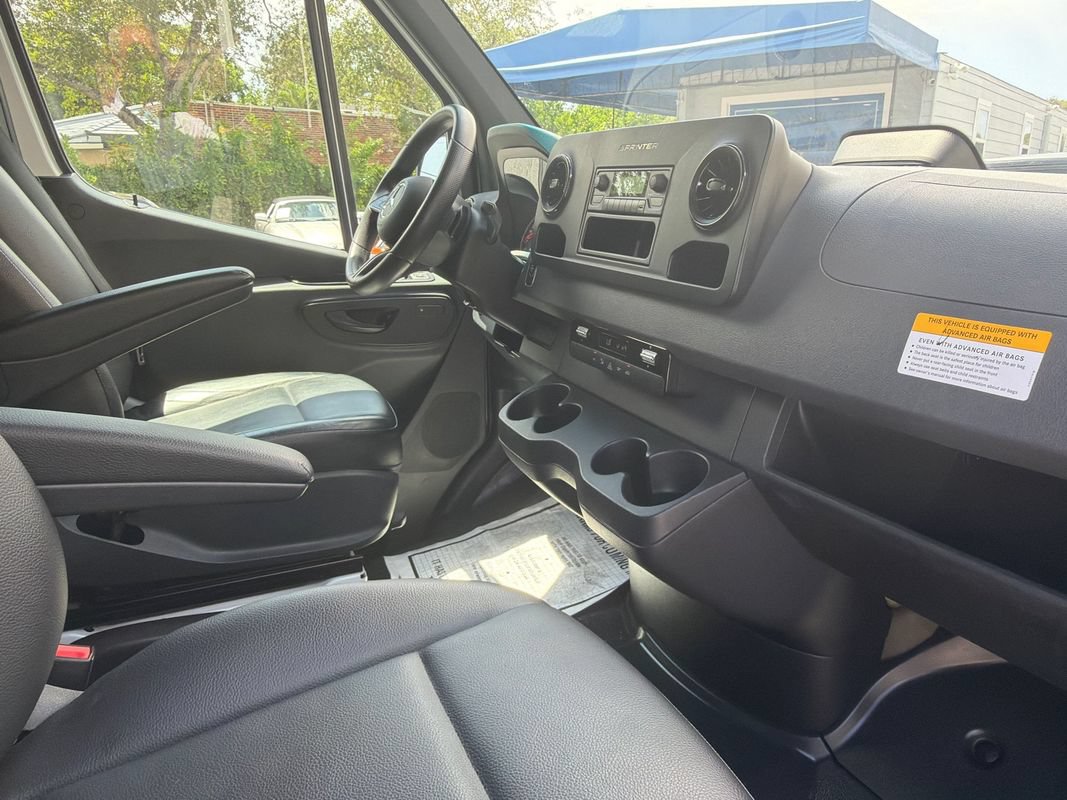 Used 2025 Mercedes-Benz Sprinter 2500 image 10