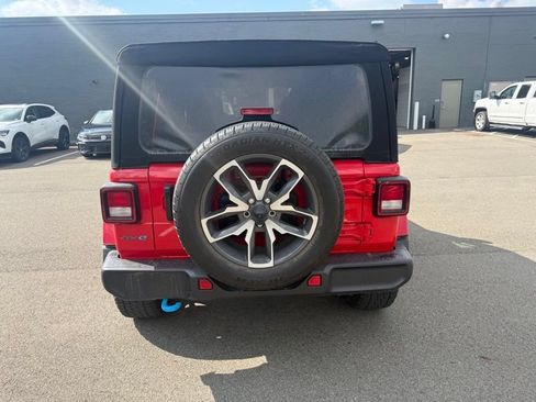 Used 2024 Jeep Wrangler Unlimited w/ Convenience Group AWD/4WD image 12