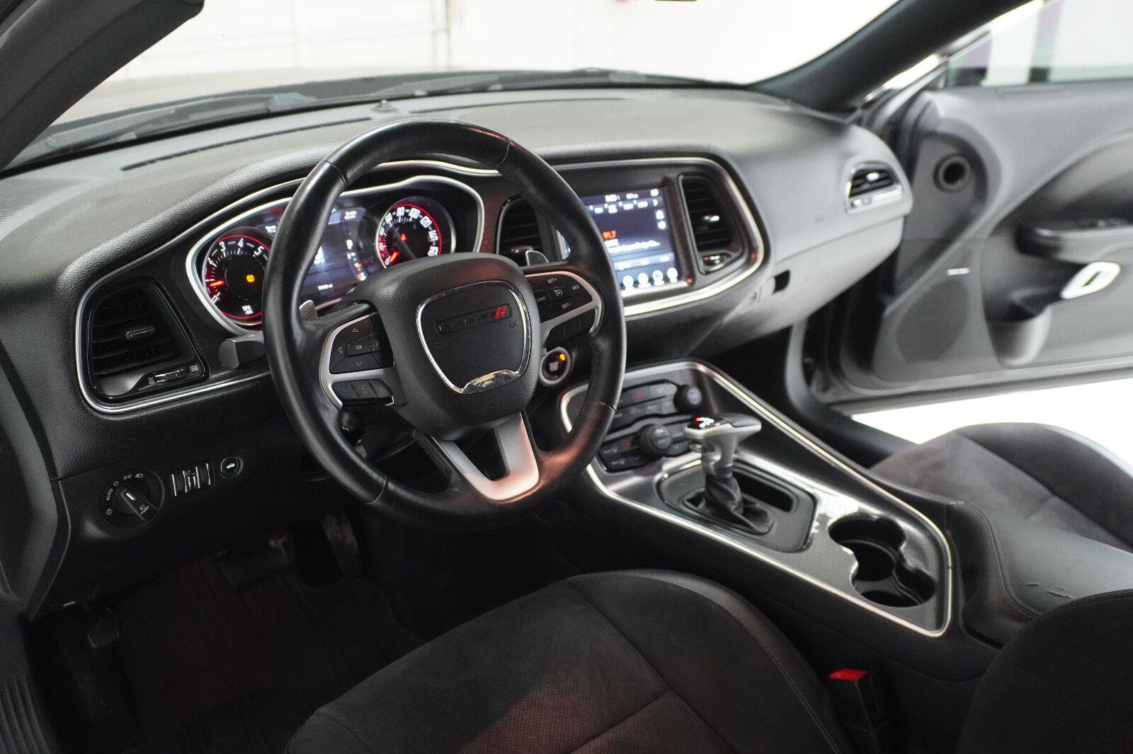Used 2017 Dodge Challenger R/T RWD image 7