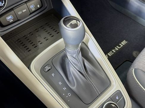 Certified 2024 Hyundai Venue Limited FWD image 19