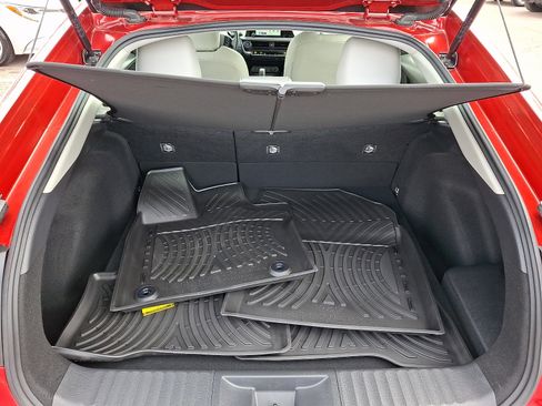 Used 2025 Toyota Prius XLE image 28