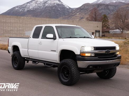 Used 2002 Chevrolet Silverado 2500 LT w/ Off-Road Skid Plate Pkg image 2