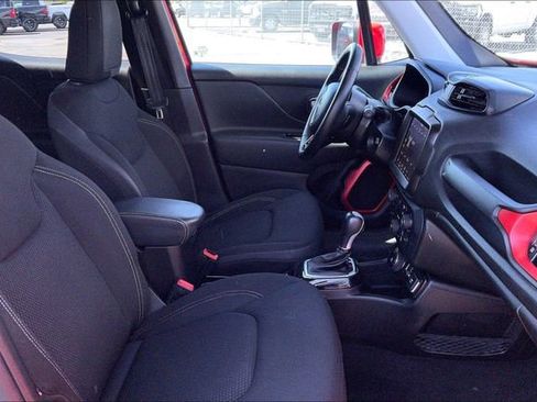 Used 2022 Jeep Renegade Latitude w/ Convenience Group AWD/4WD image 7