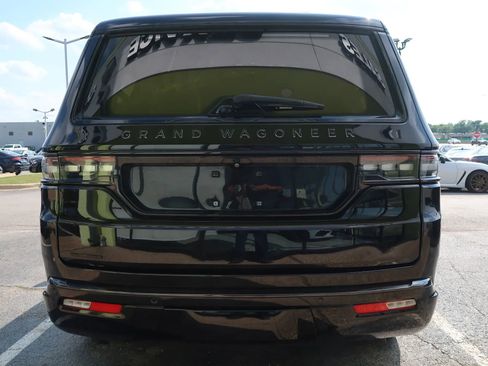 Used 2023 Jeep Grand Wagoneer Series III w/ Rear Seat Video Group 1 AWD/4WD image 9