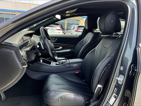 Used 2017 Mercedes-Benz S 550 Sedan image 18