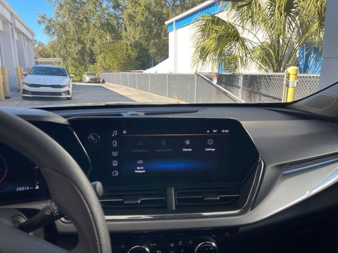 Used 2025 Chevrolet Trax LT image 17