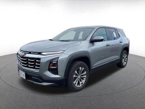 Used 2025 Chevrolet Equinox LT FWD image 3