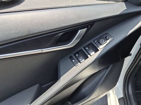 Used 2025 Kia Niro LX FWD image 13