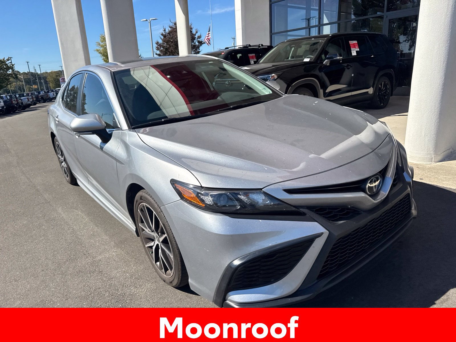 Used 2022 Toyota Camry SE w/ Convenience Package FWD image 12