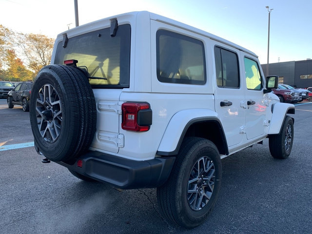 Used 2025 Jeep Wrangler Unlimited Sahara AWD/4WD image 6