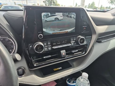 Used 2023 Toyota Highlander XLE image 10