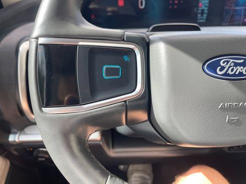 Used 2025 Ford Expedition Active AWD/4WD image 18