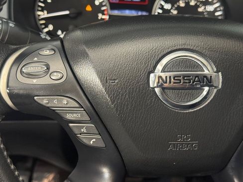 Used 2017 Nissan Pathfinder Platinum w/ Family Entertainment Package FWD image 33