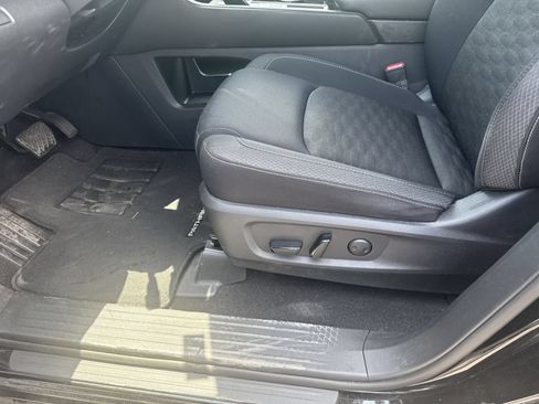 Used 2024 Nissan Pathfinder SV FWD image 7