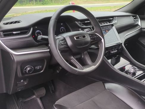 Used 2023 Jeep Grand Cherokee Altitude AWD/4WD image 29