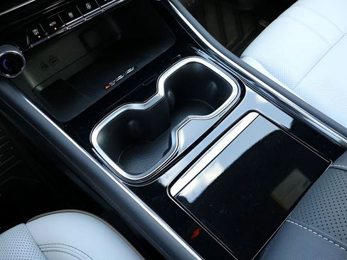 Used 2025 Chevrolet Traverse High Country image 29