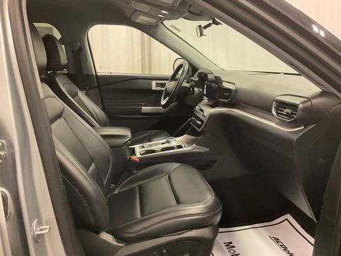 Used 2023 Ford Explorer XLT image 29