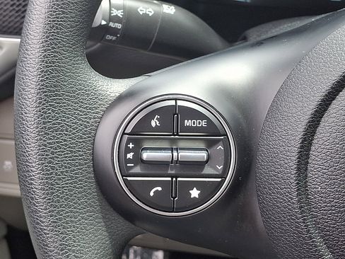 Certified 2025 Kia Soul LX w/ LX Technology Package FWD image 21