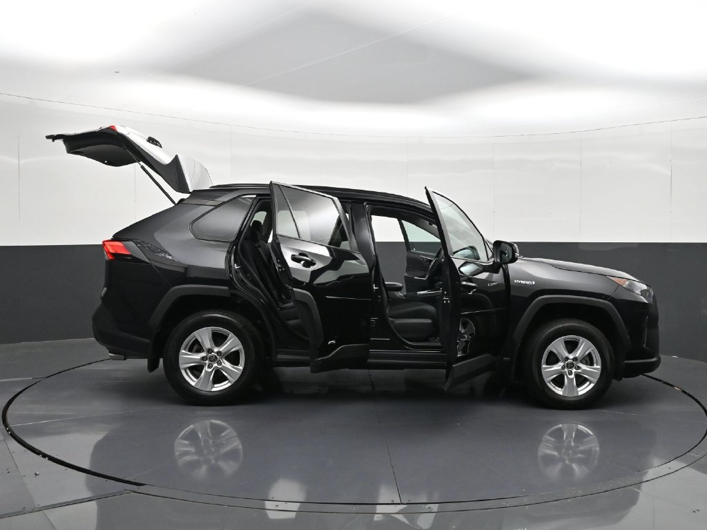 Used 2021 Toyota RAV4 LE AWD/4WD image 40