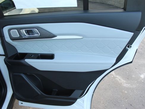 New 2026 Ford Explorer Platinum image 14