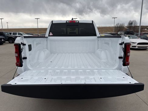 New 2026 RAM 1500 4x4 Crew Cab image 31