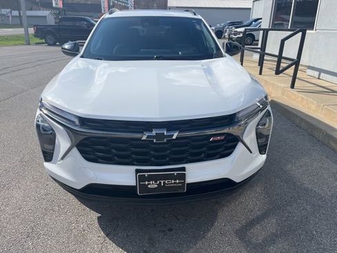 Used 2025 Chevrolet Trax RS w/ Sunroof Package image 17