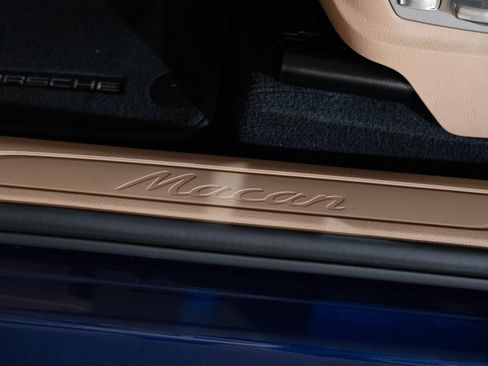 Certified 2026 Porsche Macan AWD/4WD image 13