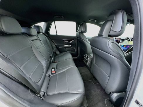 Used 2025 Mercedes-Benz GLC 300 image 18