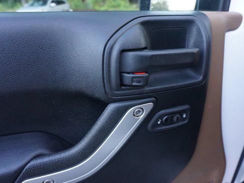 Used 2016 Jeep Wrangler Unlimited Rubicon w/ Connectivity Group AWD/4WD image 3