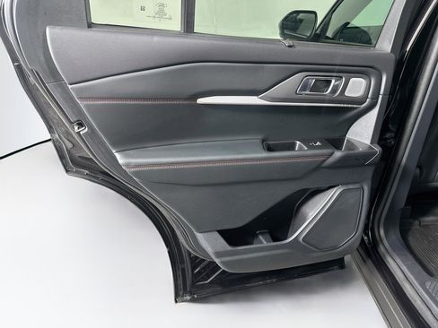 Used 2025 Ford Explorer ST RWD image 27