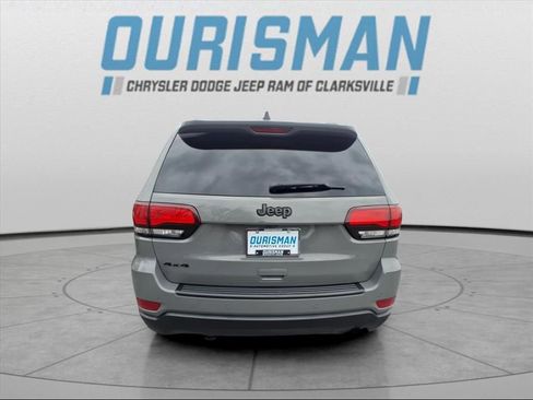 Used 2019 Jeep Grand Cherokee Laredo image 4