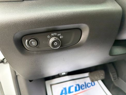 Used 2023 Chevrolet Traverse LT FWD image 13