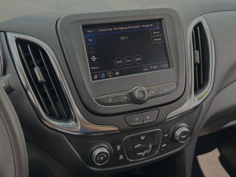 Used 2024 Chevrolet Equinox LT FWD image 16