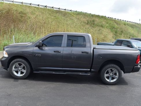 Used 2017 RAM 1500 Express w/ Express Value Package AWD/4WD image 4