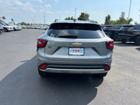 Used 2025 Chevrolet Trax LT w/ Driver Confidence Package image 5