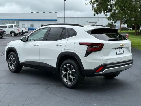 New 2025 Chevrolet Trax LT w/ Driver Confidence Package FWD image 5