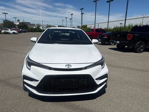 Used 2024 Toyota Corolla SE w/ SE Premium Package FWD image 3