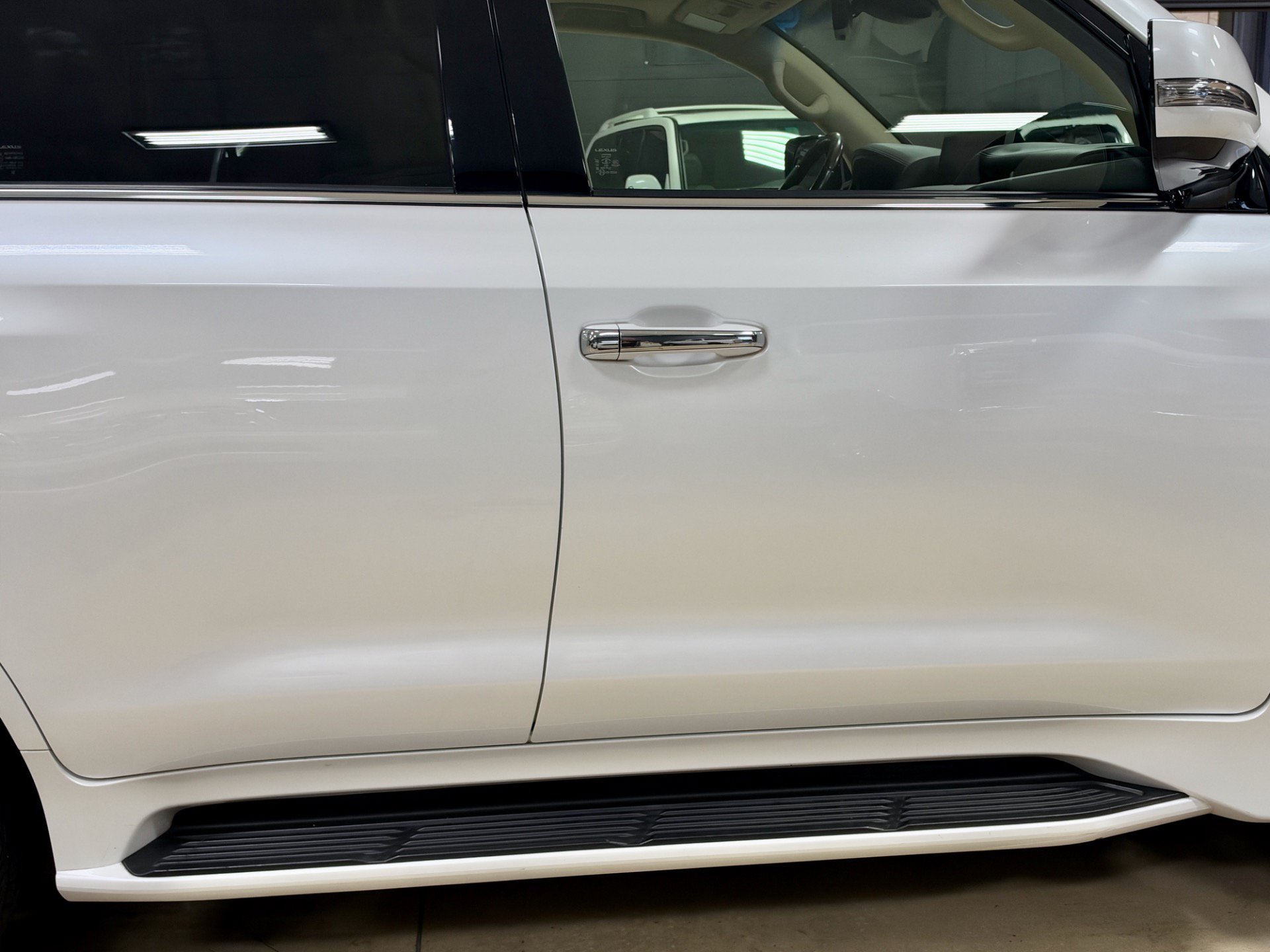 Used 2018 Lexus LX 570 4WD w/ Luxury Package image 19