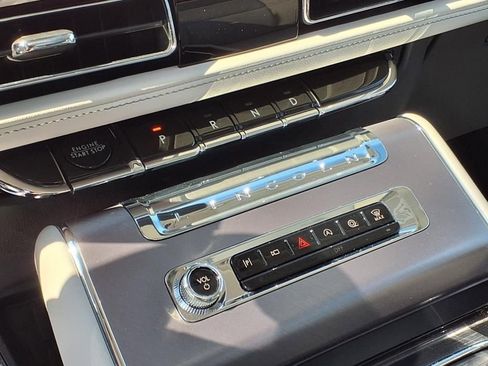 New 2025 Lincoln Aviator AWD w/ Equipment Group 101A image 22