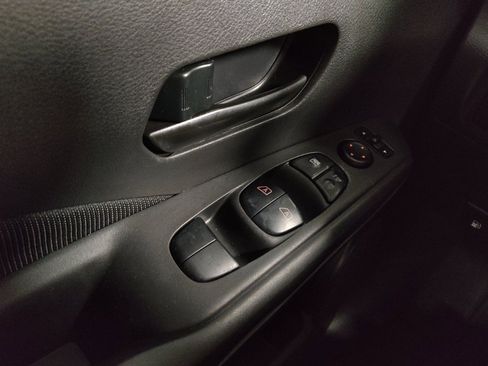 Used 2021 Nissan Kicks S FWD image 27