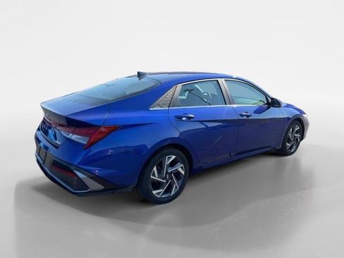 Used 2024 Hyundai Elantra Limited FWD image 3