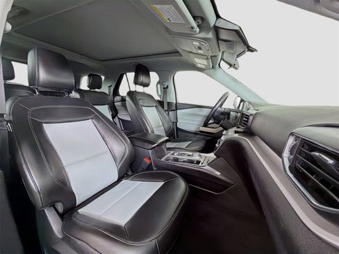 Used 2023 Ford Explorer XLT w/ Equipment Group 202A image 31