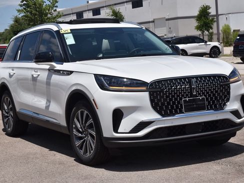 New 2026 Lincoln Aviator AWD image 3