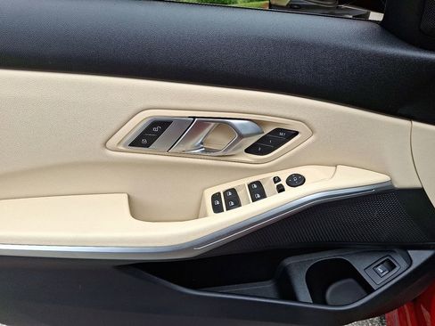 Used 2023 BMW 330i Sedan w/ Premium Package image 13