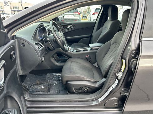 Used 2015 Chrysler 200 Limited w/ Convenience Group image 11